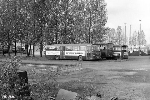 Diese Aufnahme von H.R. aus dem Jahre 1981 zeigt drei Metro-Busse auf dem Gelände des früheren Bahnbetriebswerkes Fulda, wobei zweie abgemeldet zu sei