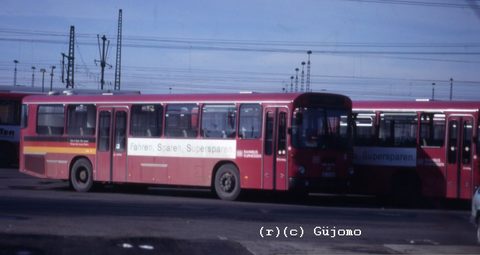 Die Nachfolger: Dieses Aufnahme stammt von Günter Monschau: Zwei SÜ 240 der "Bahnbus Kurhessen" 1987 auf dem früheren Betriebshof der Bahn (und anschi