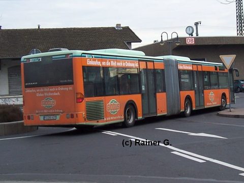 In Orange für ein SB-Warenhaus unterwegs: FD-BG 427: Bei der Abfahrt vom ZOB im Januar 2008. Weitere Photos hier   => 2011: Jasper, Hamburg: HH-HF2