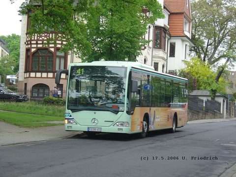 FD-BG 411 scheint hier auf den Schulschluß zu warten.  Weitere Bilder hier  => Thies, Hamburg