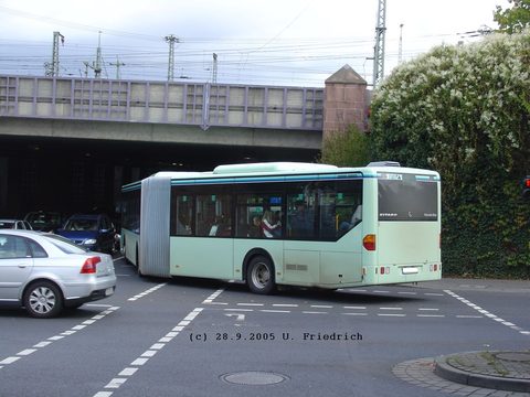 Kurvenfahrt: FD-BG 425 verschwindet im Tunnel der Magdeburger Straße unter den Bahngeleisen  Weitere Photos hier  => 2011: Jasper, Hamburg: HH-HF 2
