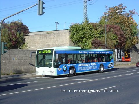 FD-BG 432 wirbt für ein Autohaus. Hier im Oktober 2006 in der Petersberger Straße. Weitere Aufnahmen hier   => Thies, Hamburg
