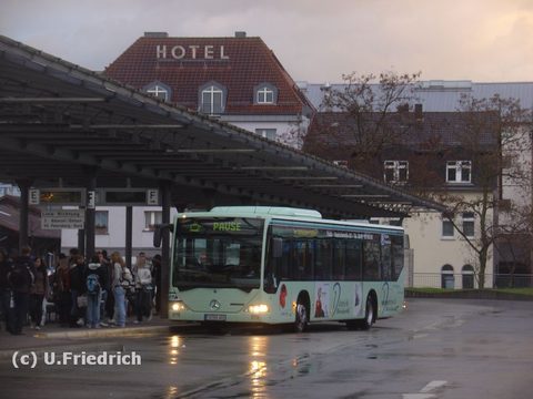 Im Dezember 2007 bei Einbruch der Dämmerung am ZOB