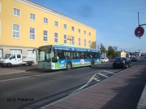 Bei der Abfahrt vom ZOB: Ende Oktober unterwegs auf Linie 21 nach Hilders in der Rhön