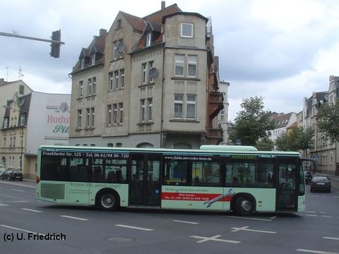 Im Mai 2008 an eher ungewöhnlicher Stelle, denn keine Linie nimmt diesen Weg. Auf Dienstfahrt geht es von der Petersberger Straße in die Heinrichstraß