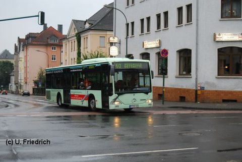 Wieder auf Linie 60 - diesmal bei regnerischem Wetter im August 2010 beim Abbiegen von der Kurfürsten- in die Leipziger Straße