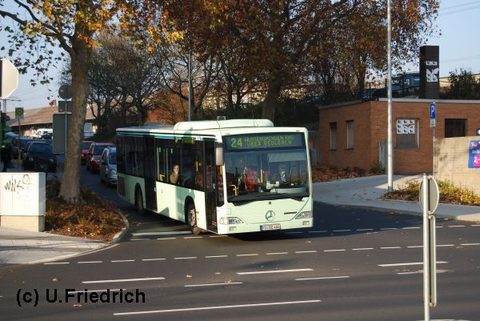 Die letzte Aufnahme stammt vom November 2011: Beim Abbiegen in die Petersberger Straße auf Linie 24 nach Wüstensachsen