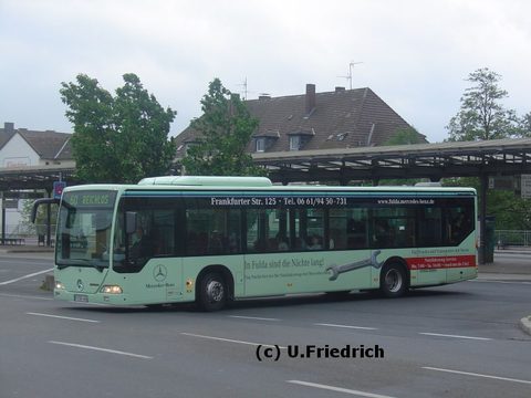 Frühsommer 2007, ebenfalls am ZOB, nun mit Werbung für die Mercedes-Benz Niederlassung Fulda