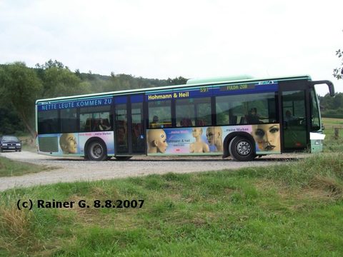 Rainer gelangen im August 2007 zwei Aufnahmen, die Seltenheitswert haben dürften: Nach einer Straßensperrung wegen Bauarbeiten, wurde der Durchgangsve