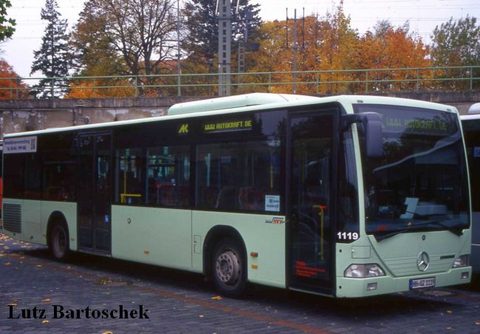 *neu Der heute mit der Nummer 1119 bei der Firma Thies eingesetzte Wagen auf der Autokraft-Linie 7915 Neumünster – Rickling auf dem Abstellplatz des H
