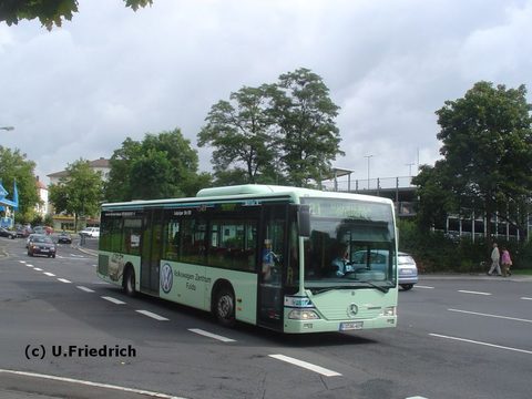 FD-BG 409 durchfährt die Magdeburger Straße: Er wirbt für das Volkswagen Zentrum Fulda Weitere Bilder hier  => Thies, Hamburg