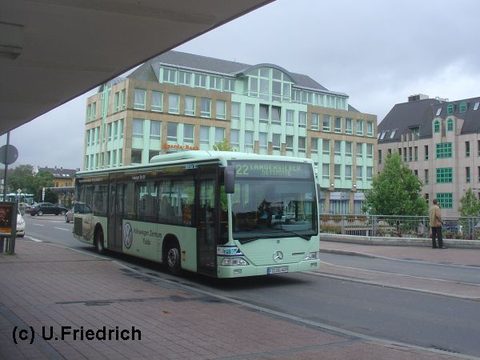 Vor dem Bahnhof auf Linie 22 nach Langenbieber