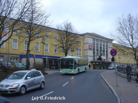 Mitte Dezember 2006 entstand eine erste Aufnahme von FD-BG 409. Hier passiert er gerade den Bahnhof