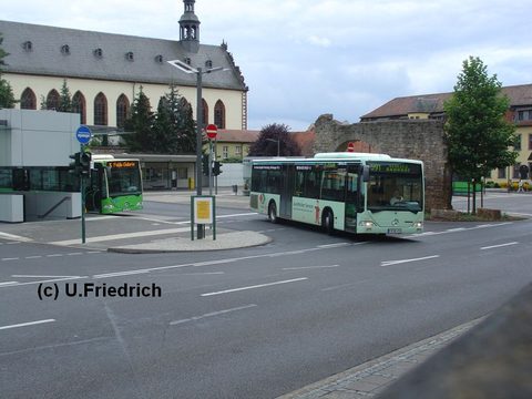 Im August 2006 habe ich FD-BG 410 gleich zweimal abgelichtet. Hier bei der Abfahrt vom Stadtschloß Richtung ZOB, also sozusagen rechtsherum