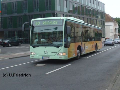 Auf Linie 60 nach Reichlos in der Kurfürstenstraße - vor einer Bauruine, von der man nicht weiß, ob und wie es weitergehen wird