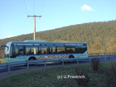 Nun haben wir die Brücke passiert und fahren in den Ort Hemmen hinein, der bereits zu Schlitz gehört