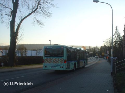 Frühe Abendstimmung Anfang Januar, als sich der Bus auf seinen Weg Richtung Fulda macht