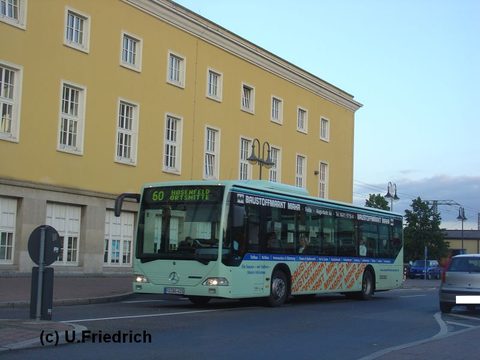 Auf Linie 60 nach Hosenfeld passiert er den Bahnhof