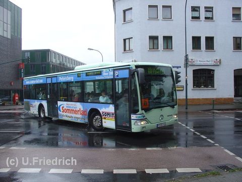 Im August 2006 beim Einbiegen von der Kurfürsten- in die Leipziger Straße auf Linie 60 nach Hosenfeld