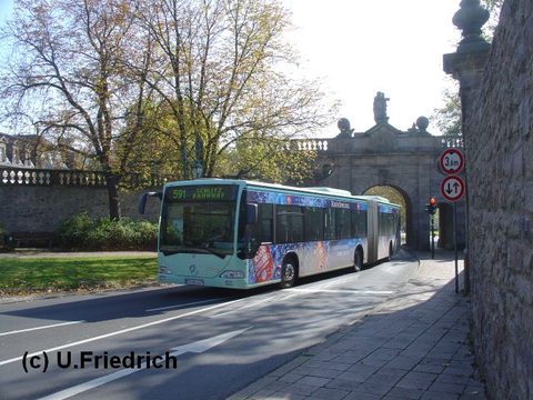 Im Oktober 2006 kommen wir auf Linie 591 in die Burgenstadt Schlitz hier gerade durchs Paulustor