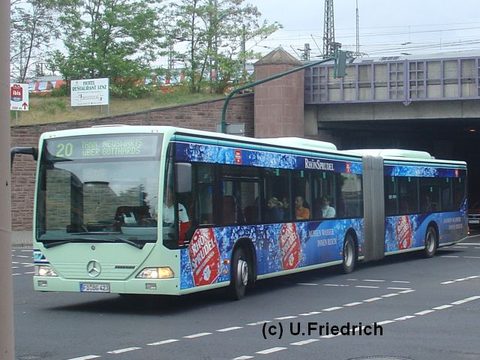 Drei Monate später kommen wir hier gerade aus der Bahnunterführung in der Magdeburger Straße