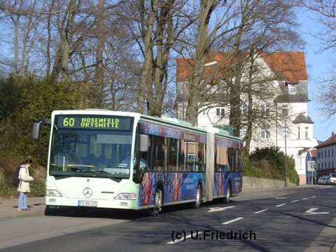 Im März 2007 auf Linie 60 nach Hosenfeld in der Leipziger Straße, inzwischen mit Werbung für Rhön Sprudel versehen