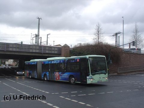 Ab Herbst 2006 war der Wagen denn mit Werbung für Rhön-Sprudel unterwegs. Hier März 2008 auf dem Weg zum ZOB