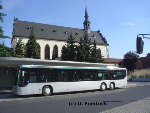 Im Juli im Sonnenschein am Stadtschloß: Unterwegs auf Linie 591 nach Schlitz