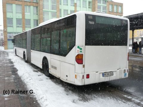 Hier auch nochmals das Heck im Schneetreiben. Vermutlich ist er inzwischen wieder im Hohen Norden