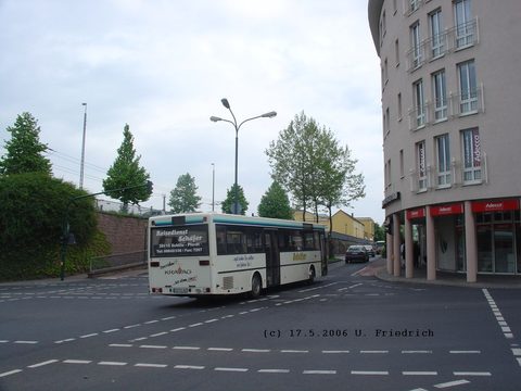 Am 17. Mai 2006 erwischt: Dieser O 407 der Firma Schäfer Reisen aus der Burgenstadt Schlitz, unterwegs zum ZOB