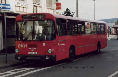 Auch wenn diese Aufnahme nicht in Fulda, sondern im 40 Kilometer entfernten Bad Hersfeld entstand, möchte ich sie doch gerne zeigen: Bahn bzw. RKH-Bus