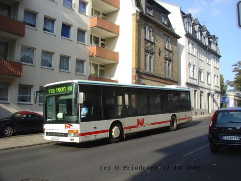 Der gleiche Bus im Oktober 2006 in der Nikolausstraße auf dem Nachhauseweg