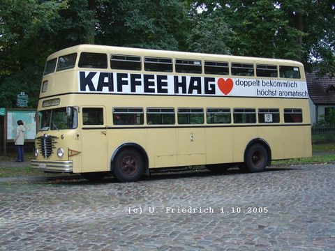 Wagen 1126, erstmals zugelassen im Februar 1957: Aufgenommen während der Traditionsfahrt, die am 1. Oktober 2005 auf der früheren Linie 20, heute: 222