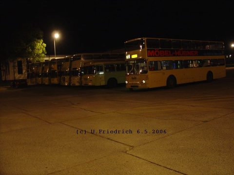 Nach getaner Arbeit stehen (fast) alle an der diesjährigen Traditionsfahrt beteiligten Omnibusse auf dem ehemaligen BVG-Betriebshof Zehlendorf/Winfrie