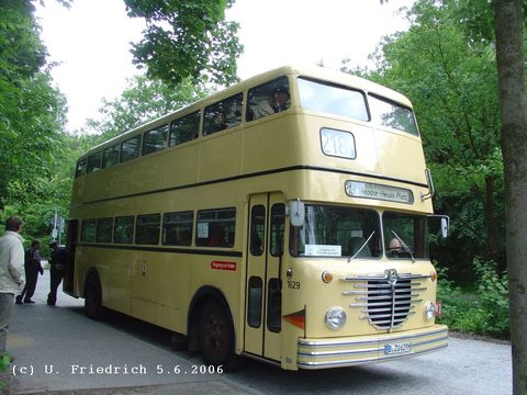 Wagen 1629 aus dem Jahre 1964: Zu besonderen Anlässen auch mal auf der Linie 218 unterwegs, natürlich stilecht mit Schaffner, wie das halt so war zu D