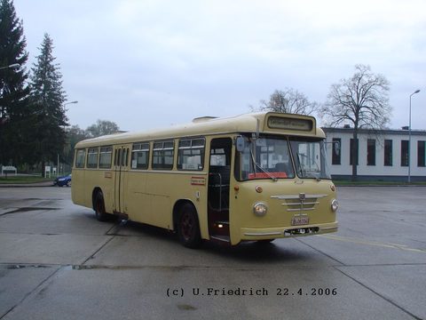 Historischer Bus an historischen Ort: Wagen 237 auf einer Betriebsfahrt auf dem Gelände des ehemaligen BVG-Betriebshofes Zehlendorf/Winfriedstraße. Wä