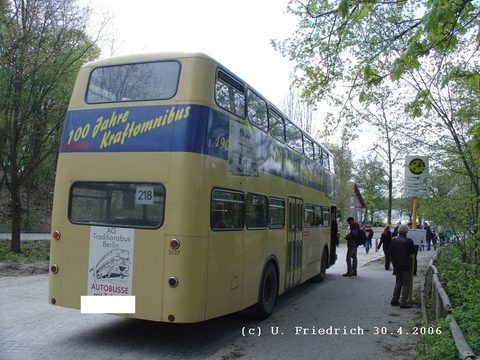... und bekam am Heck noch zusätzlich einen Hinweis auf die ATB: "AG Traditionsbus Berlin - Autobusse mit Zukunft!"