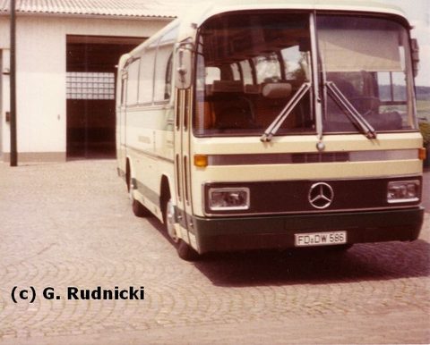Diese Farbaufnahme, deren Datum nicht bekannt ist, zeigt, daß dieser Wagen zwar vom üblichen Farbschema abwich und dennoch die traditionellen Farben a