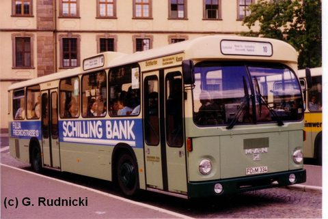 Wg 1 Bj. 1986 MAN SL 200 FD-M 334 1986: Das letzte Jahr, in dem SL200 angeschafft wurden. Wagen 1, gerade zwei Jahre jung, mit Werbung für die Schilli