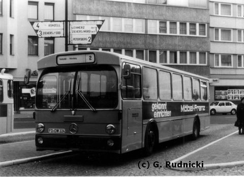 Wg 11 Bj 1976 MB O 305 FD-DW 224 2 Jahre alt war Wagen 11, als Herr Rudnicki ihn im Oktober 1978 aufnahm. Hier mit Werbung für Möbel Franz, die er spä