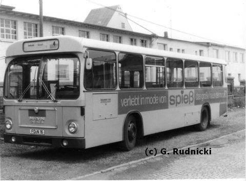 Wg 16 Bj 1972 MAN SL 192 FD-N 16 Wagen 16 - der dritte im Bunde. Hier anscheinend auf dem Betriebshof. Er hatte viele Jahre Werbung für das Modegesc