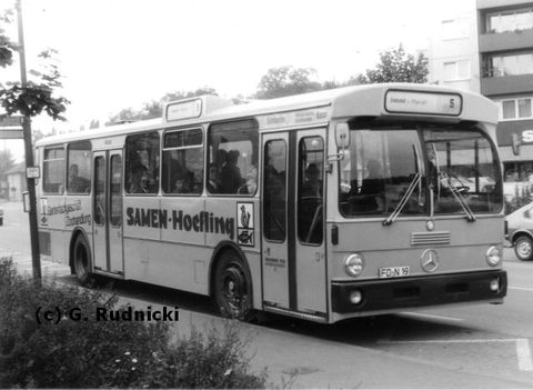 Wg 17 Bj 1971 MB O 305 FD-N 19 Wagen 17, auch im Jahre 1978, als er auf Linie 5 aus Pilgerzell kommend gerade die Heinrichstraße durchquert. Zu diese