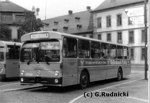 Wg 20 Bj. 1983 MB O 305 FD-AT 73 Auf der 8 nach Bronnzell: Ebenfalls 1985 aufgenommmen: Wagen 20 mit Werbung für die Volksbank Fulda. Weitere Photos
