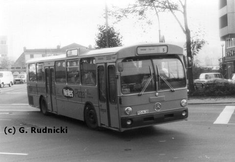 Wg 21 Bj. 1971 MB O 305 FD-N 20 Wagen 21, ebenfalls auf der 5 in Richtung Stadtschloß unterwegs, biegt hier gerade in die Petersberger Straße ein. Auc