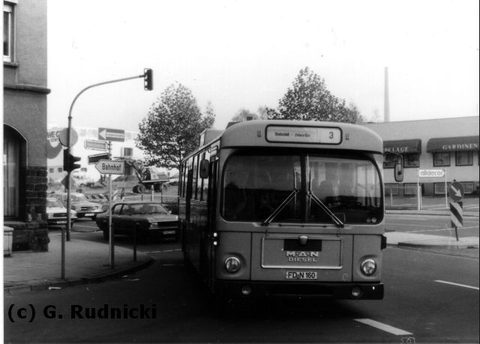 Wg 28 Bj. 1973 MAN SL 200 FD-N 160 Am 28. Oktober 1978 biegt Wagen 28, gerade von Ziehers Süd kommend, in die Heinrichstraße ein Ein weiteres Photo