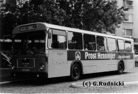 Wg 37 Bj. 1978 MAN SL 200 FD-DW 232 A 1993 August 1979: Unterwegs auf Linie 10A mit Werbung für die Frankfurter Henninger Brauerei, die ebenfalls Verg