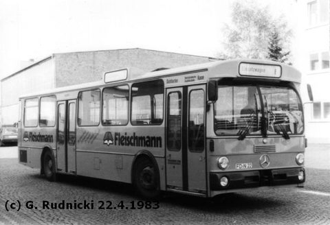 Wg 42 Bj. 1981 MB O 305 FD-N 22 Wagen 42, ebenfalls im April 1983 mit Werbung für die Buchhandlung und Druckerei Ludwig Fleischmann. Ein weiteres Phot