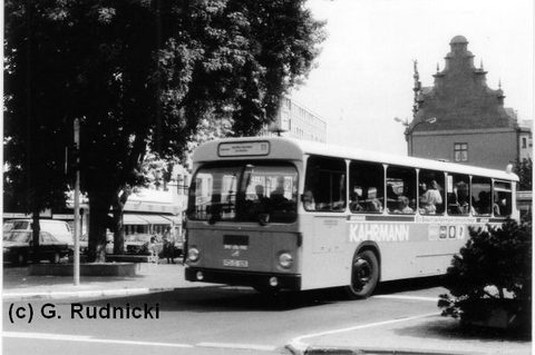 1987 photografierte Herr Rudnicki Wagen 44 bei der Abfahrt vom Stadtschloß auf Linie 11 nach Ziehers Nord. Zu dieser Zeit war er gerade einmal zwei