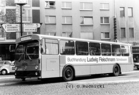 Einen Monat später als das Bild in der Übersicht entstand dieses, nämlich im Oktober 1979: Da war Wagen 9 also etwa 2 Monate alt und trägt nun Werbung