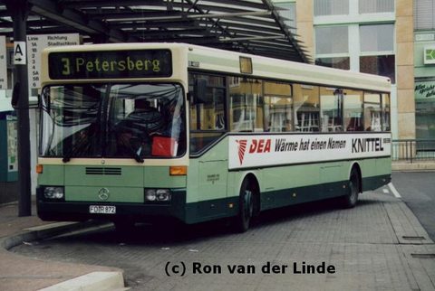 Wg 26 Bj. 1987 O 405 FD-R 872 Wagen 26 am bereits umgebauten ZOB, aufgenommen in den neunziger Jahren von Ron van der Linde  Weitere Photos, eines dav